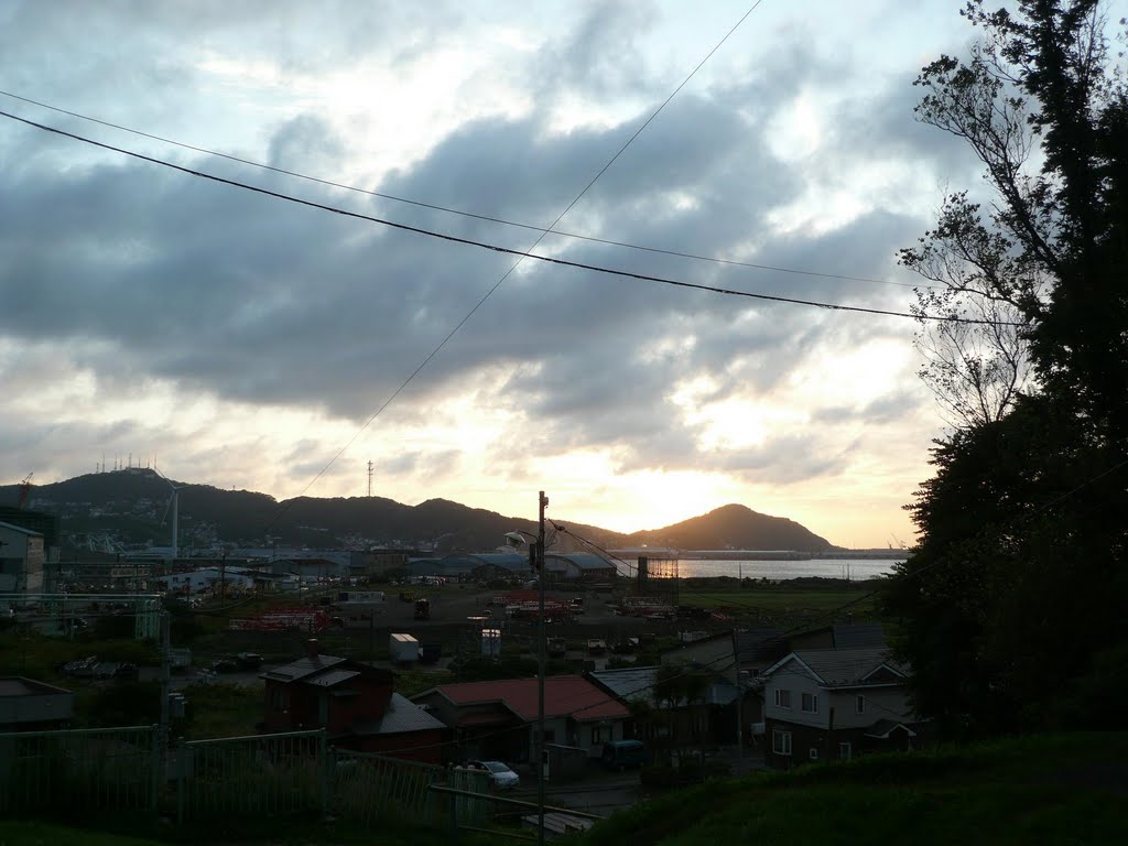 At sunset (Misaki-cho, Muroran, Hokkaido) (室蘭市御崎町の夕日), Муроран