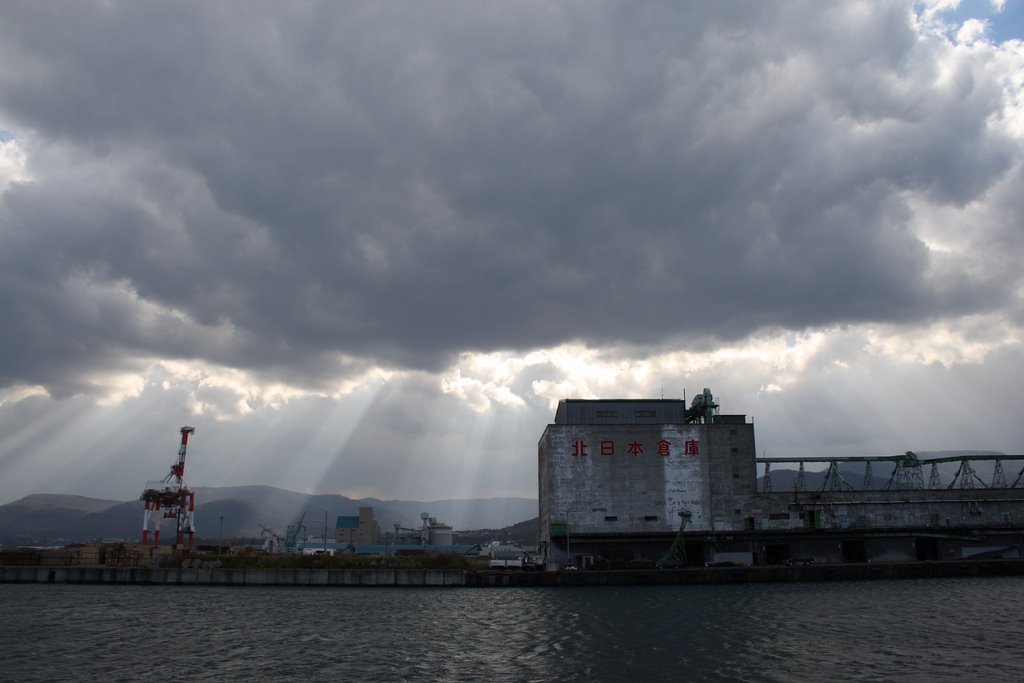 Light opened to Otaru port, Отару