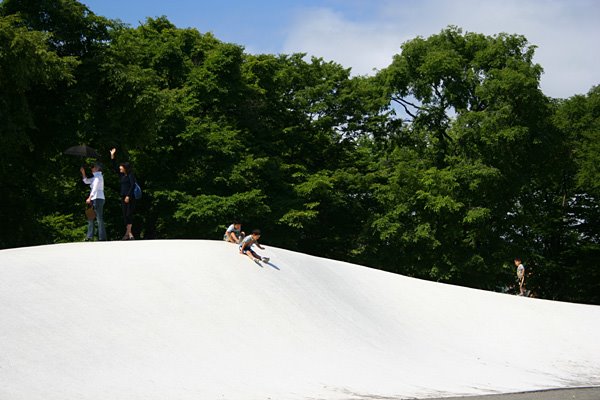 White slide in Odori Park, Sapporo - 2007.07, Саппоро