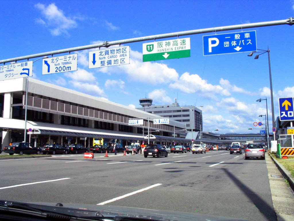 Terminal Bldg., Itami Apt. in 2006.　（伊丹空港）, Итами