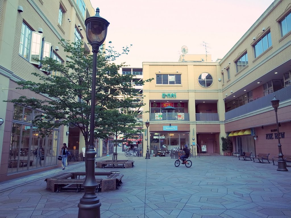 Hot-naru Square, Yamagata City 七日町商店街 ほっとなる広場, Саката