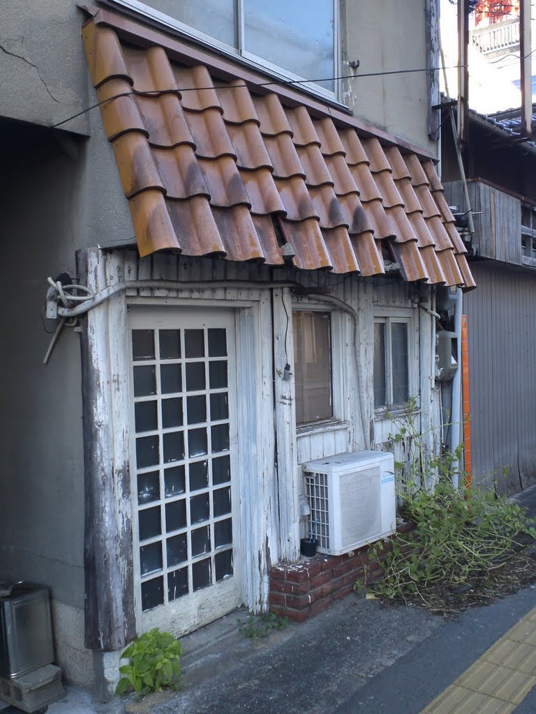 湯田温泉の街角より。Street corner in Yuda Onsen-cho. "Onsen" is the meaning of a hot spring., Онода