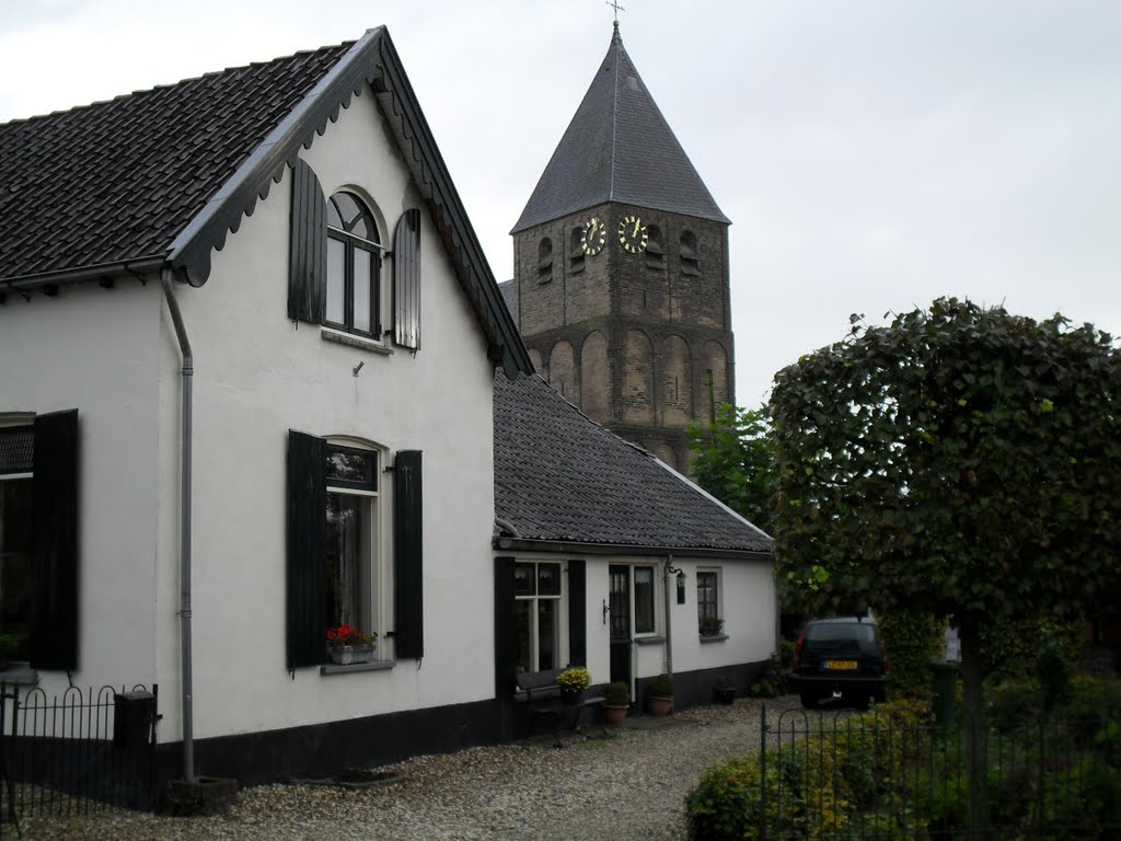 Huisje bij de kerk (okt. 2011), Реден