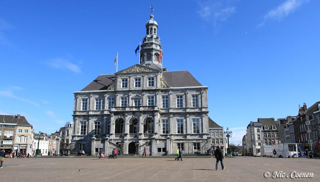 Maastricht - Stadhuis  en  marktplein., Маастрихт