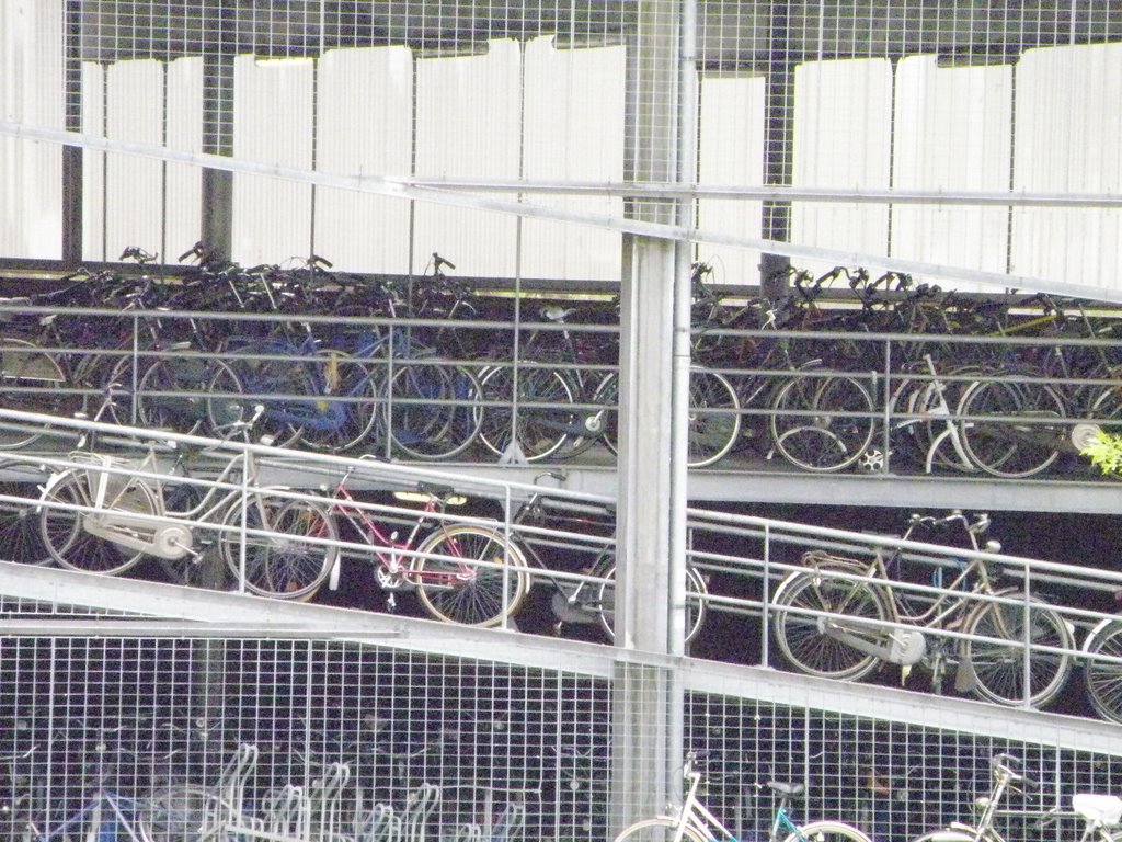 Nhà để xe đạp công cộng ở ga - The public bike packing area, Хенгело