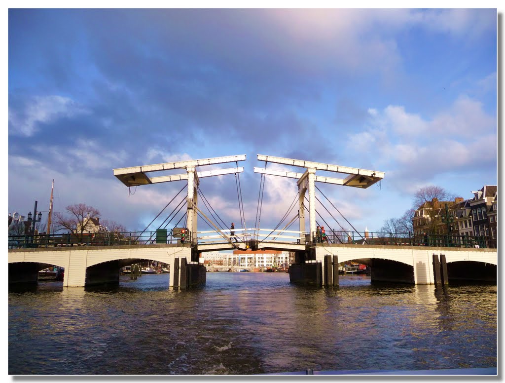 il ponte più famoso di Amsterdam, Амстердам