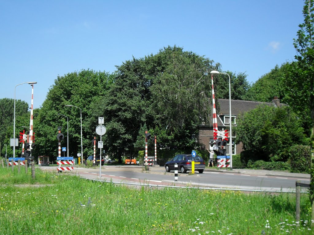 Spoorhuis en overweg (juli 2012), Велсен