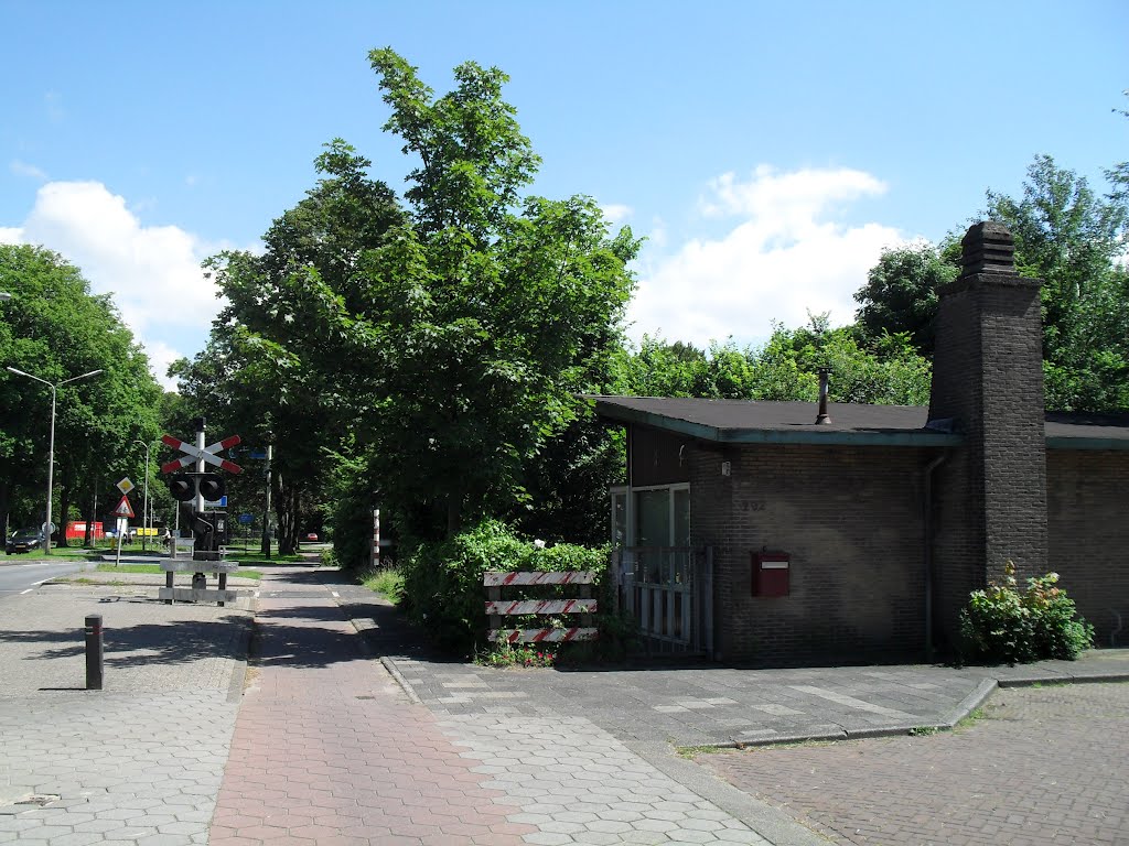 Oud stationsgebouw (juli 2012), Велсен