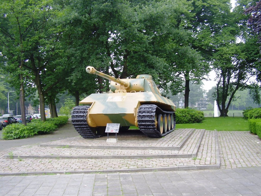 Panther tank in het Wilhelminapark, Бреда