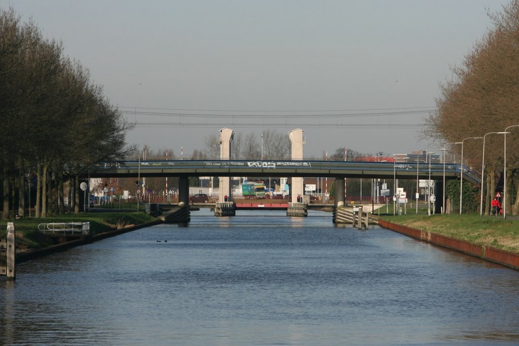 Zicht op het Wilhelminakanaal vanaf Brug Oisterwijksebaan, Тилбург