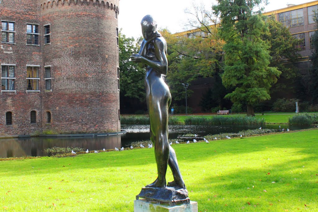 "Female nude I" - Sculptor: Rien Derks, Хелмонд