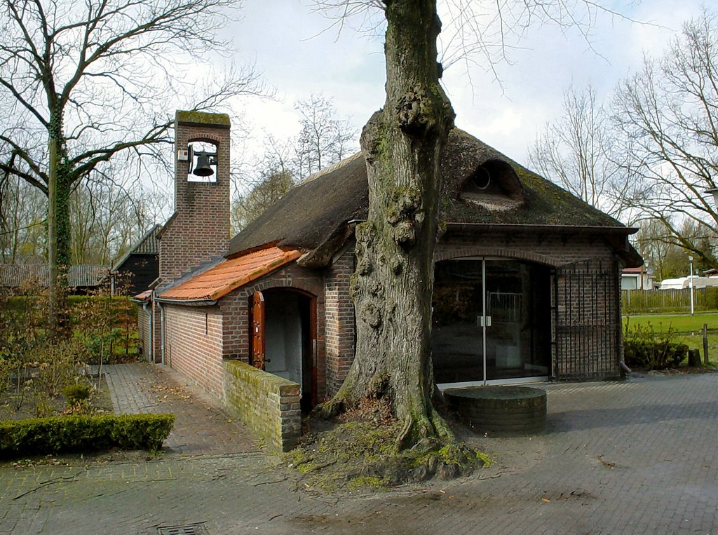 Kapel van Binderen (1941, voormalige schapenstal), Binderen, Helmond, Хелмонд