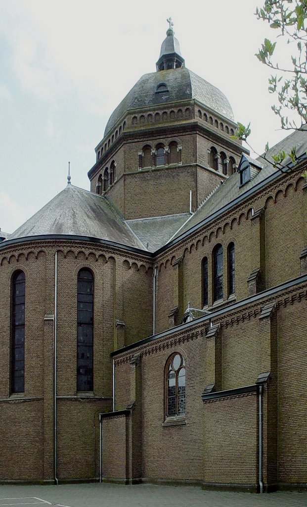 Kerk Onze Lieve Vrouw Tenhemelopneming, Wilhelminalaan, Helmond, Хелмонд