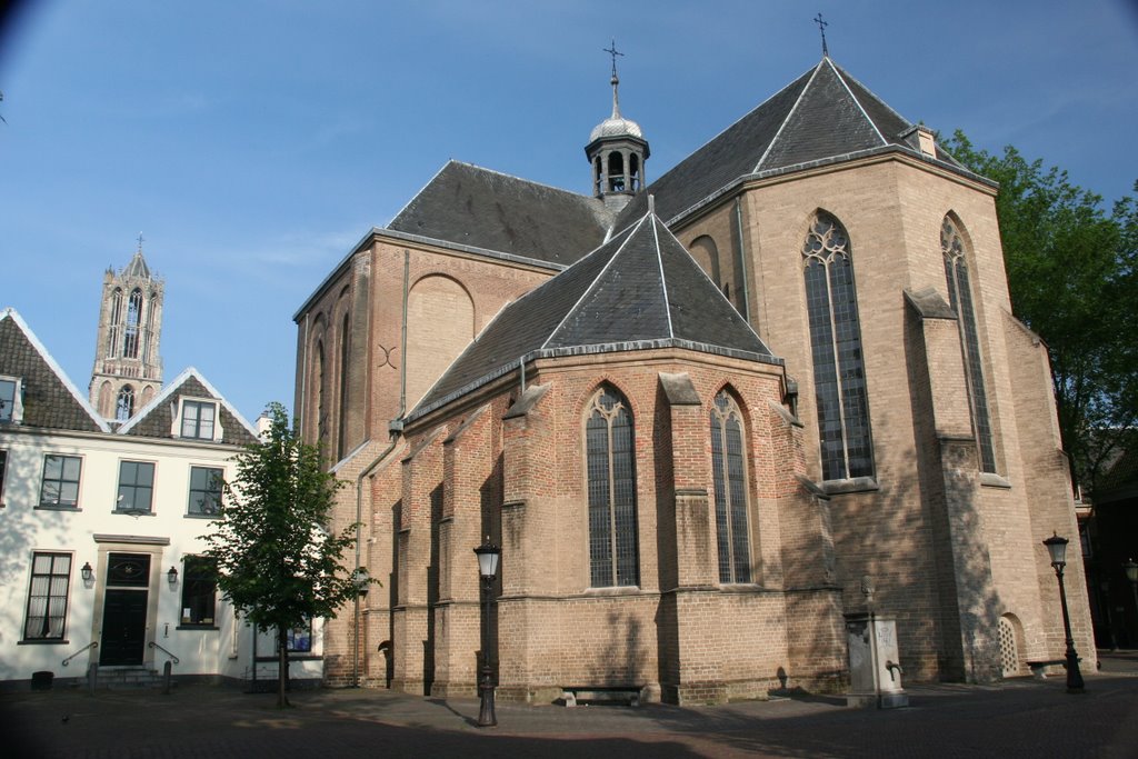 Domtower and St Peters church seen from Pieterskerkhof, Utrecht, Амерсфоорт
