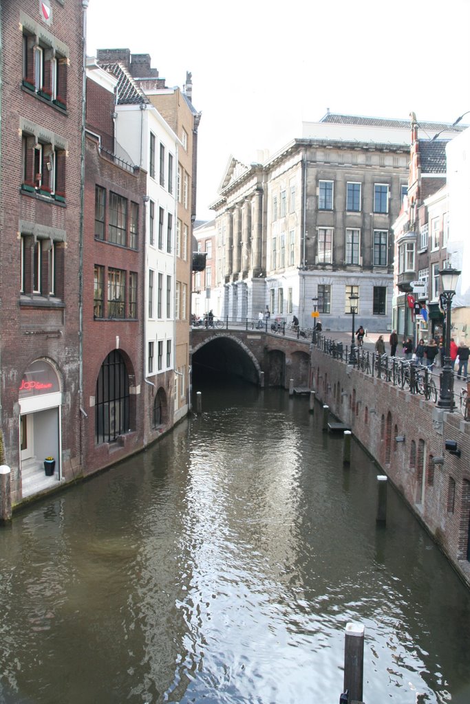 Oudegracht en het stadhuis van Utrecht vanaf de Zoutmarkt., Амерсфоорт
