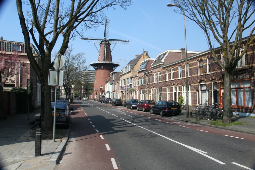 Adelaarsstraat met molen Rijn en Zon, Utrecht., Амерсфоорт
