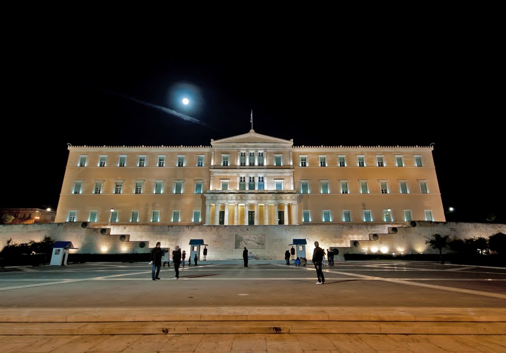 The Greek Parliament: The threat of the Moon, Афины
