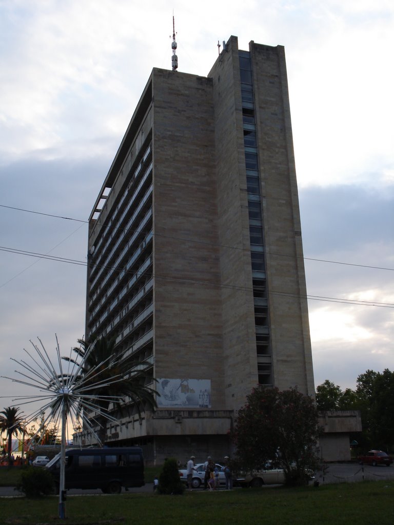 Заброшенная гостиница "Абхазия". 2007-й год., Гагра