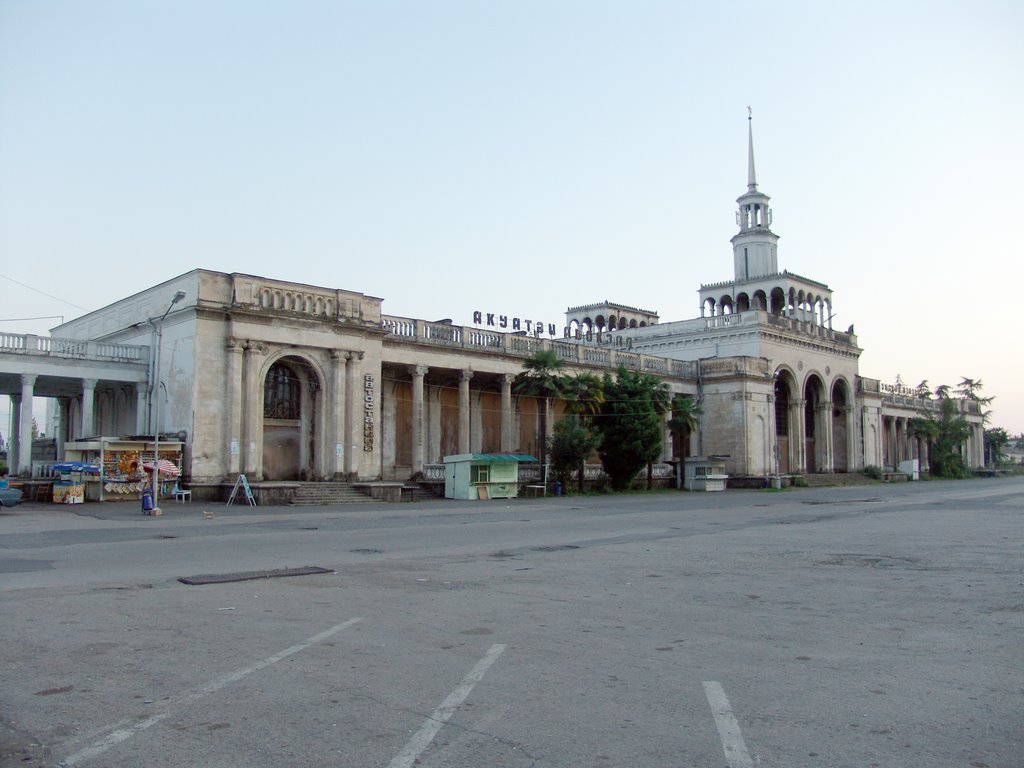 ЖД вокзал, Гали