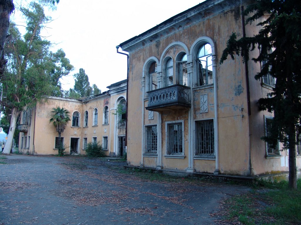 Заброшенное здание, Очамчиров