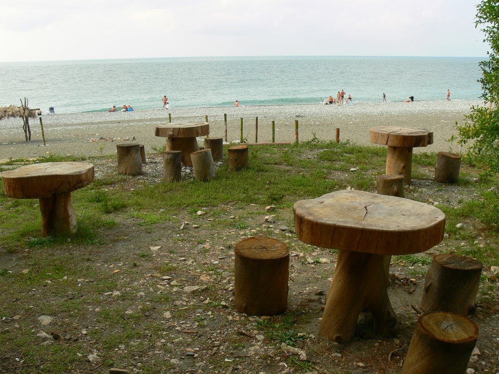 Берег моря в октябре 2009 года, Пицунда