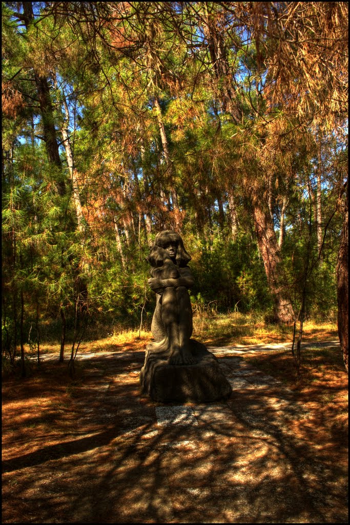 Sculpture in the pine grove., Пицунда