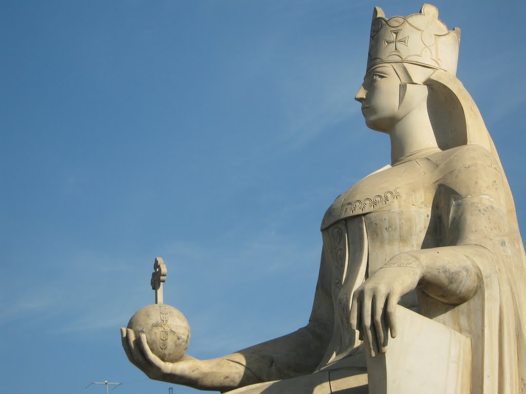 თამარ მეფის ძეგლი/Sculpture of Tamara Queen. One of powerfull rulers of medieval Georgia., Ахалцихе
