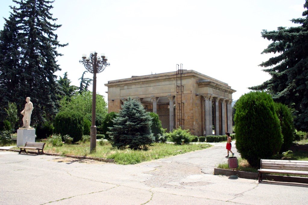Sztálin szülőháza - épület az épületben - Stalins birthhouse in Gori, Гори