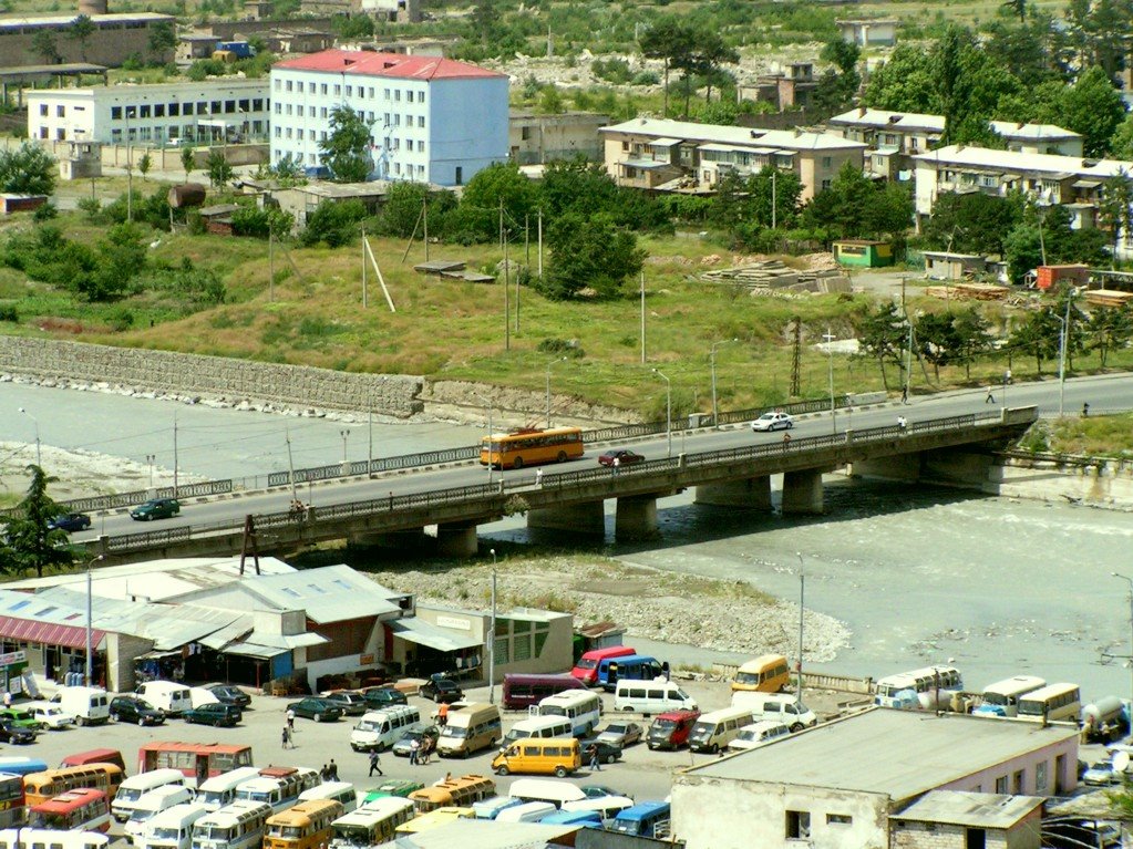 Troli a hídon - Trolleybus on the bridge, Гори
