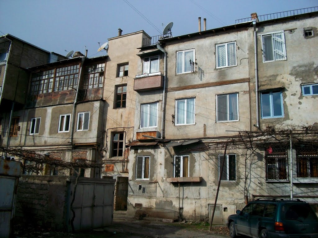 Typical yard in Rustavi, Рустави