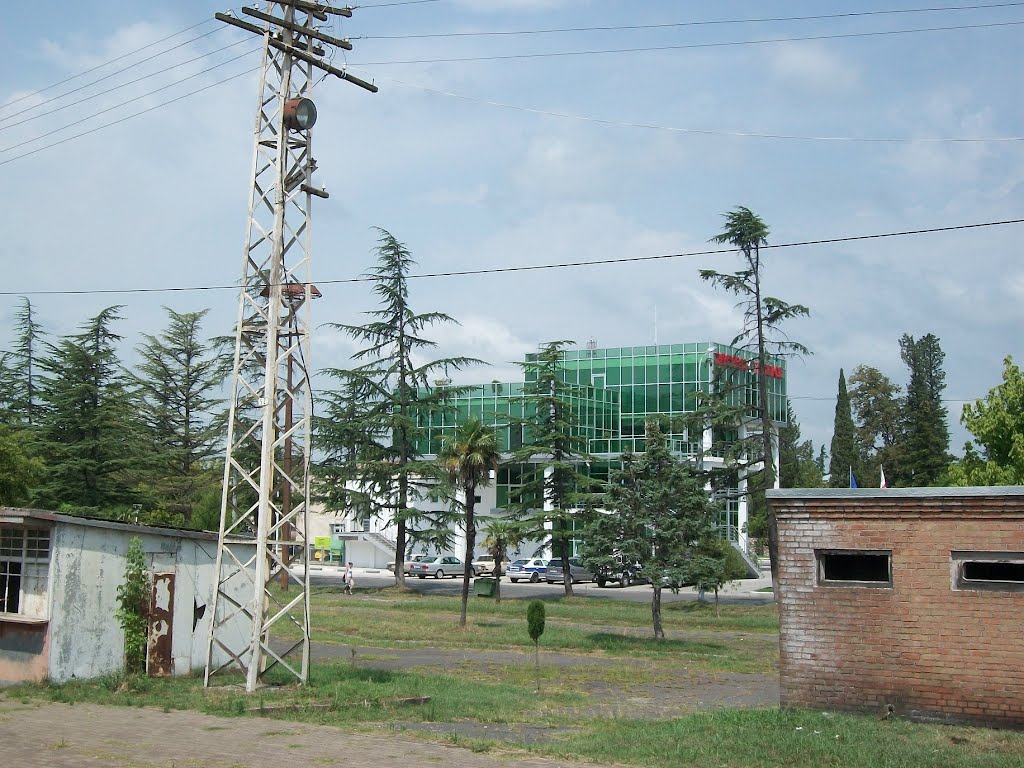 Police station in Samtredia seen from the train, Самтредиа