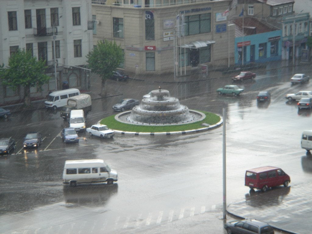 Avlabari square.rainy, Тбилиси