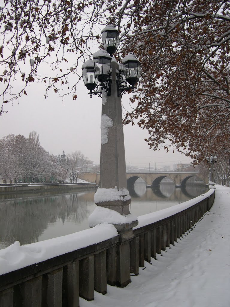 A Lantern and the River Mtkvari in snow, Тбилиси