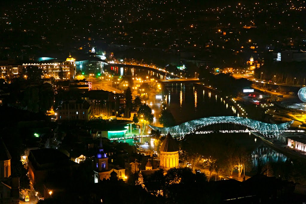 Tbilisi at Night. View from the Observation Deck next to Narikala Fortress - Тбилиси вечерний. Вид на город со смотровой площадки у Крепости Нарикала, Тбилиси
