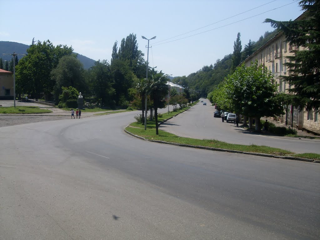 Tkibuli - Gamsakhurdia Street, Ткибули