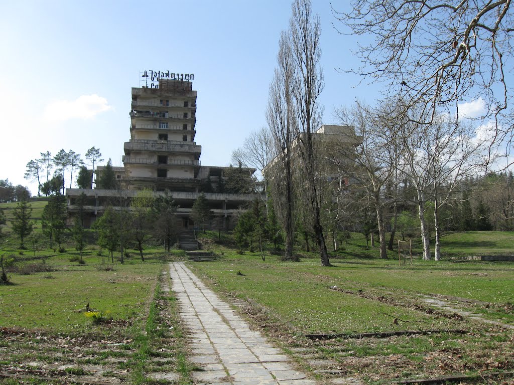 Another ruined sanatorium, Цхалтубо
