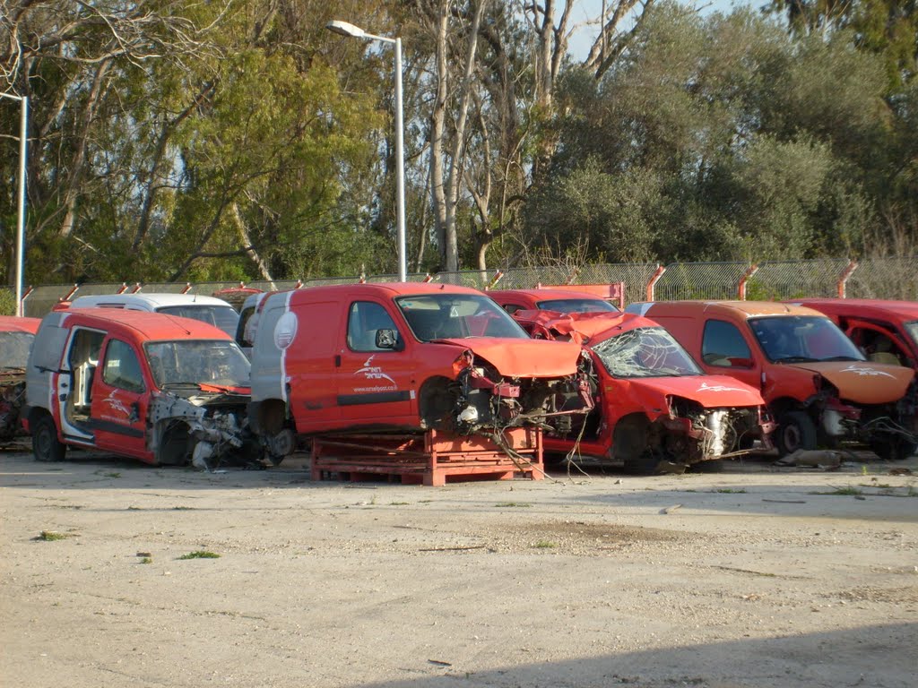 Dumped post vans in Ashkelon, Ашкелон