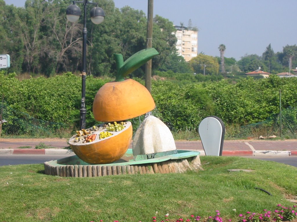 fontain on the str. between kfar-saba to hod-a-sharon, Кфар Саба