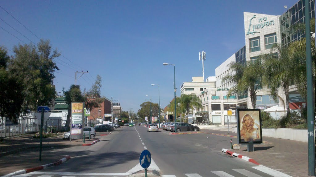 HaTaas Street, Кфар Саба