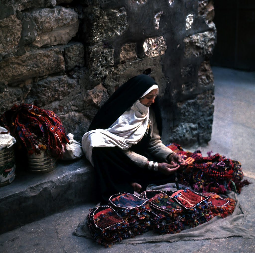 Selling homemade weavings in 1972, Рамла