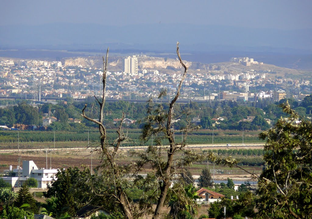 Rosh HaAyin and Tel Aphek, a view from Hod HaSharon, Рош-ха-Аин