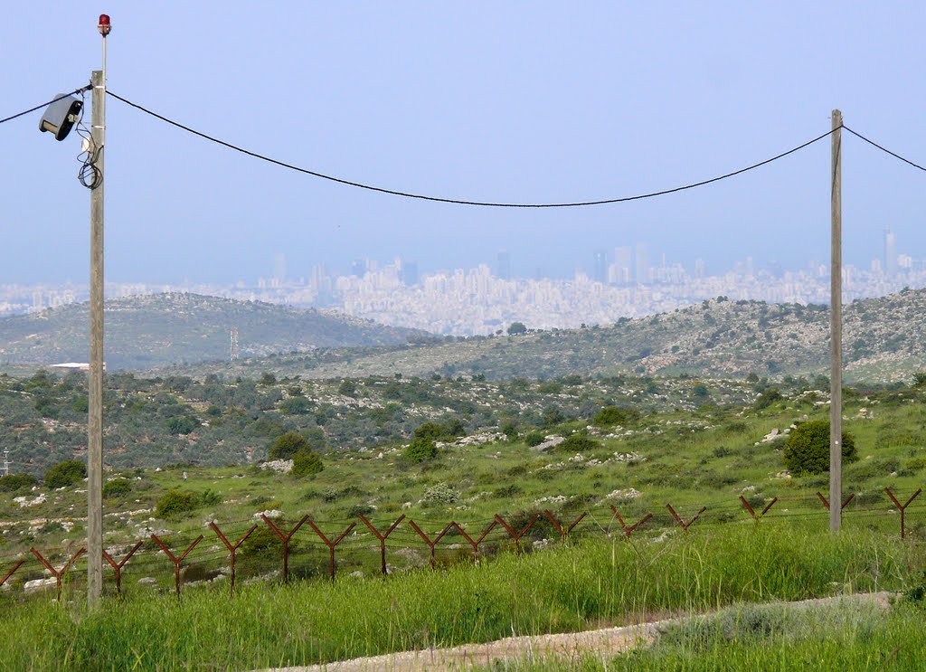 Tel Aviv from Hills of Ariel (16-APR-11), Ариэль