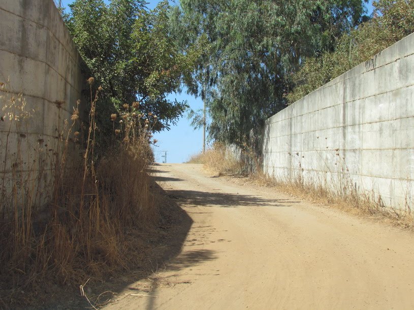 Front of Elroy, through 4x4 vehicles under the road, Israel, Кирьят-Тивон