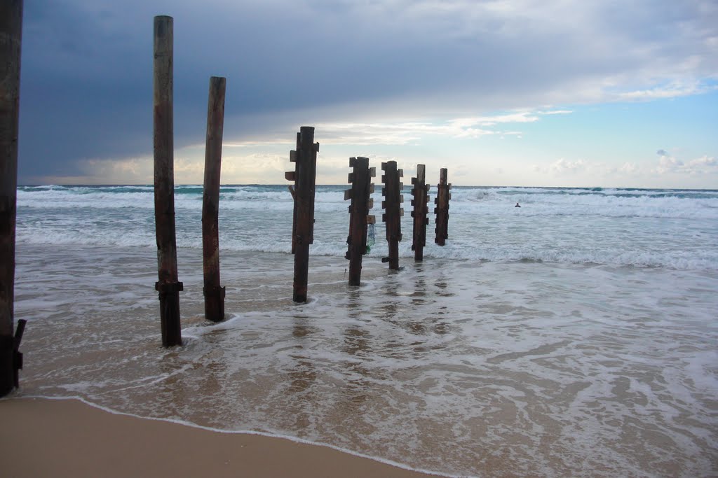 Winter day on Sea shore, foggoten fences, Бат-Ям