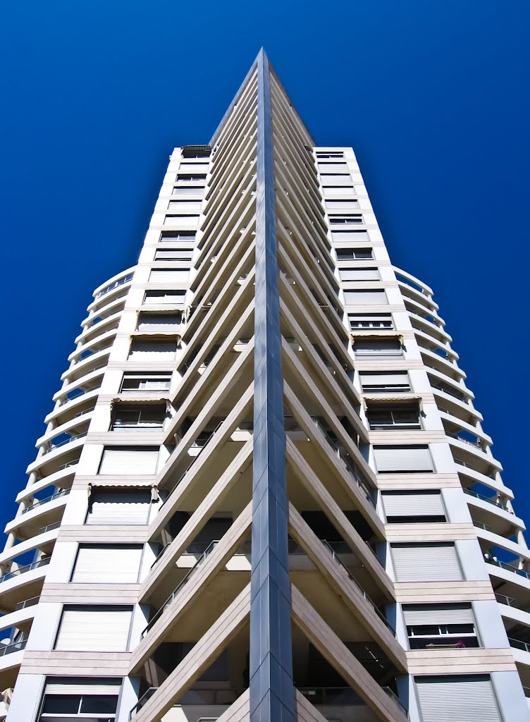 High building, Бат-Ям