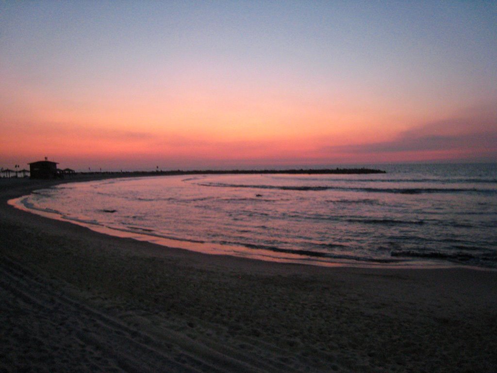 Beach, Рамат-Хашарон