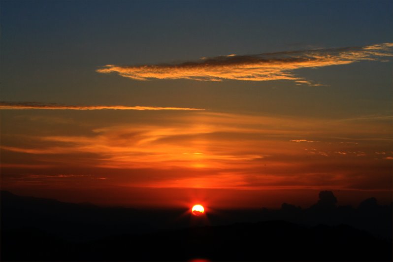 Sunrise from Observatory hill, Darjeeling, Даржилинг