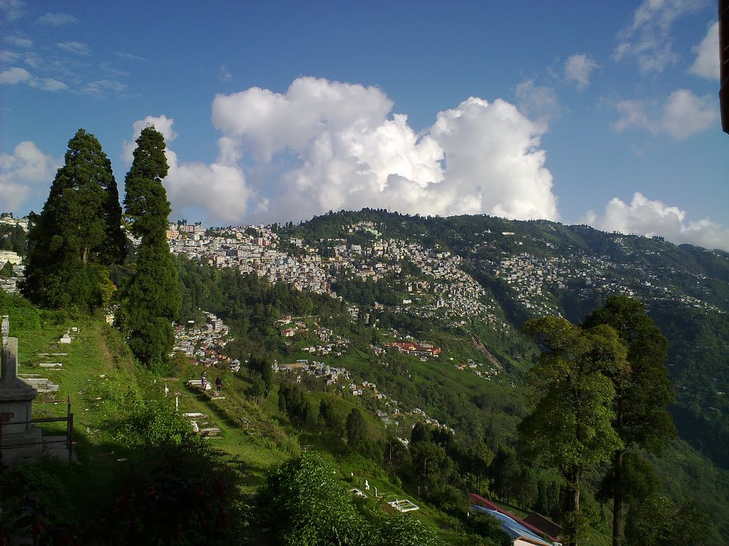View of Darjeeling Town from Giri Niwas, Даржилинг