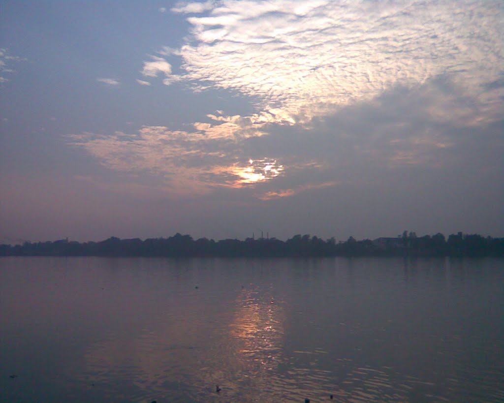 Sunset at Ganges, Камархати