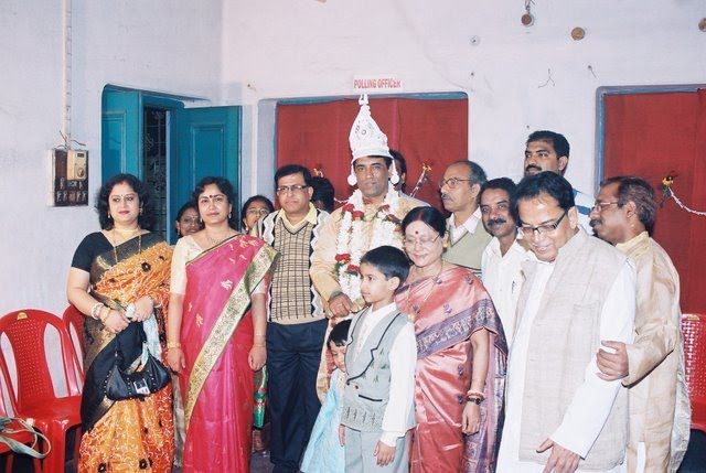Soumendra Nath Thakur and Family, Камархати